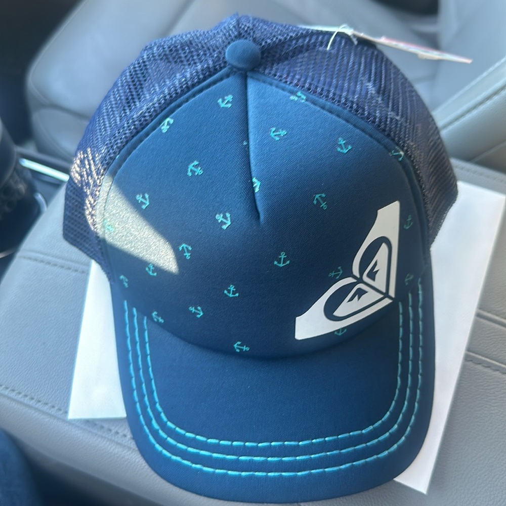 Women’s Roxy Hat - Picture 3 of 6